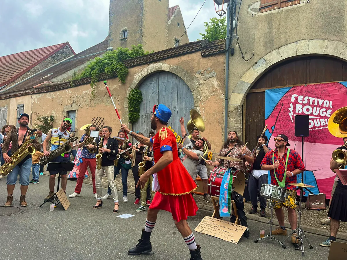 La Fanfare de l’Extrême en concert au festival Le Gros Tonneau